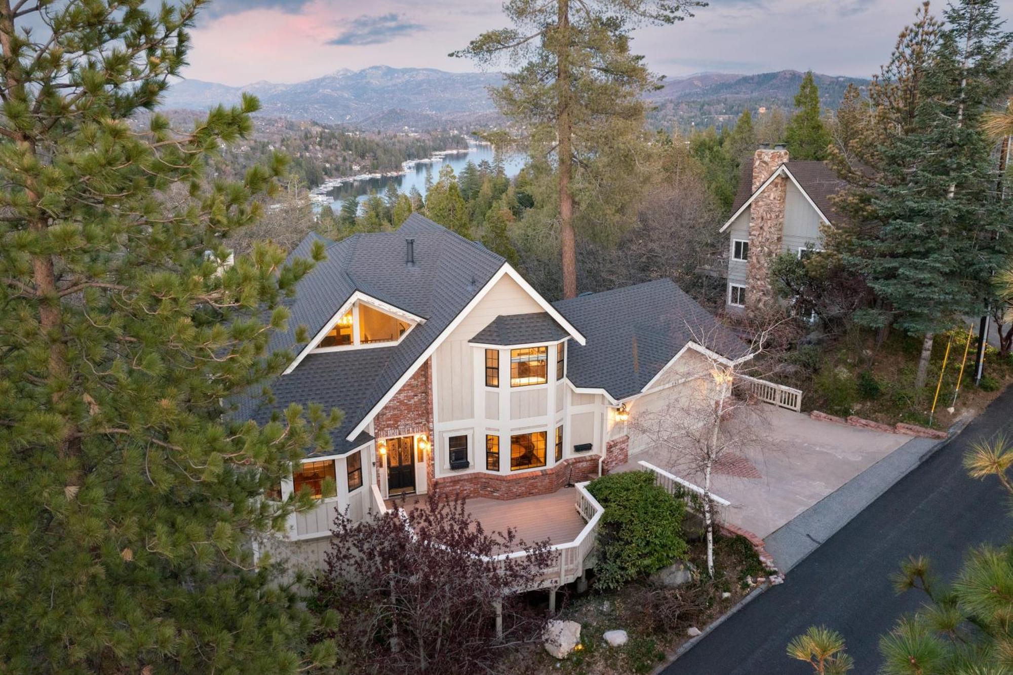 Pollock By Avantstay Stunning Views W Movie Room Hot Tub Game Room Large Balcony Lake Arrowhead Exterior foto